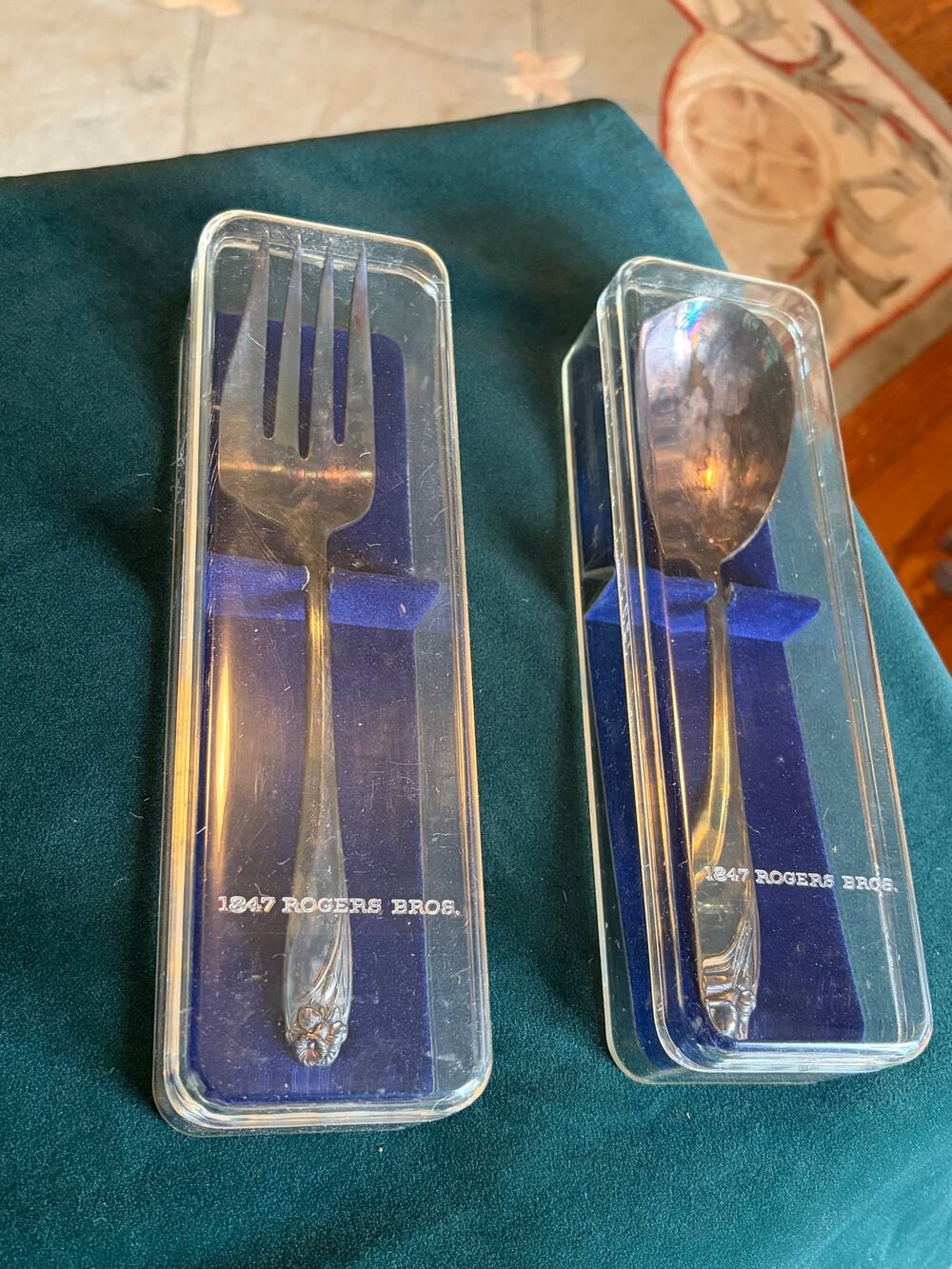 1847 Rogers Bros Daffodil Silverplate Berry Spoon Cold Meat Fork Boxed